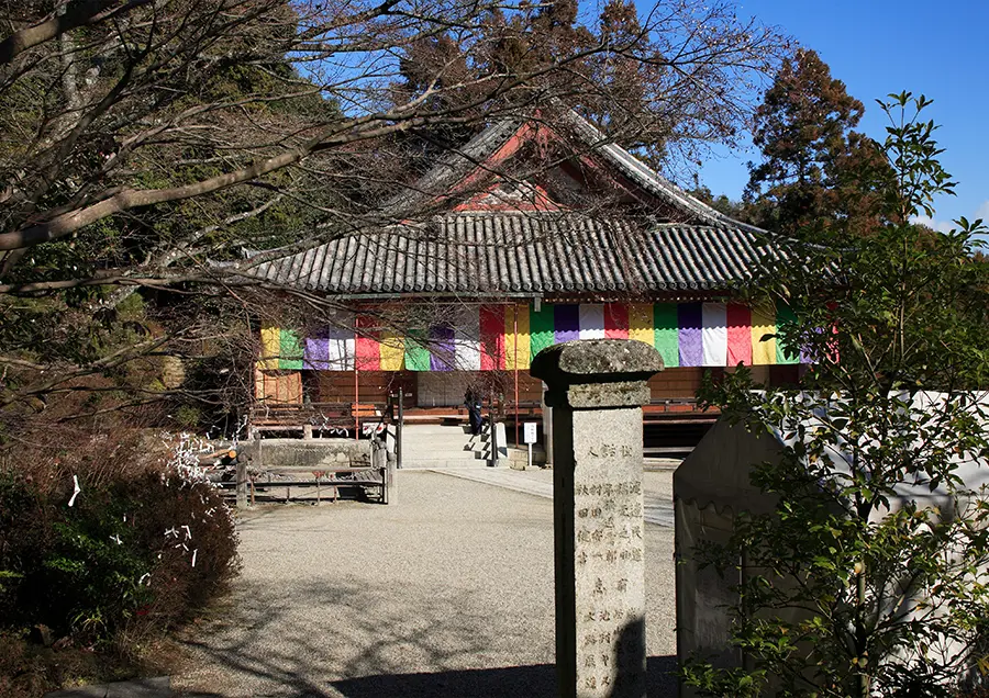 【松尾寺】「日本書紀」の完成と厄払いの願掛けとして舎人親王により建立された古刹で、日本最古の厄除け霊場として有名。